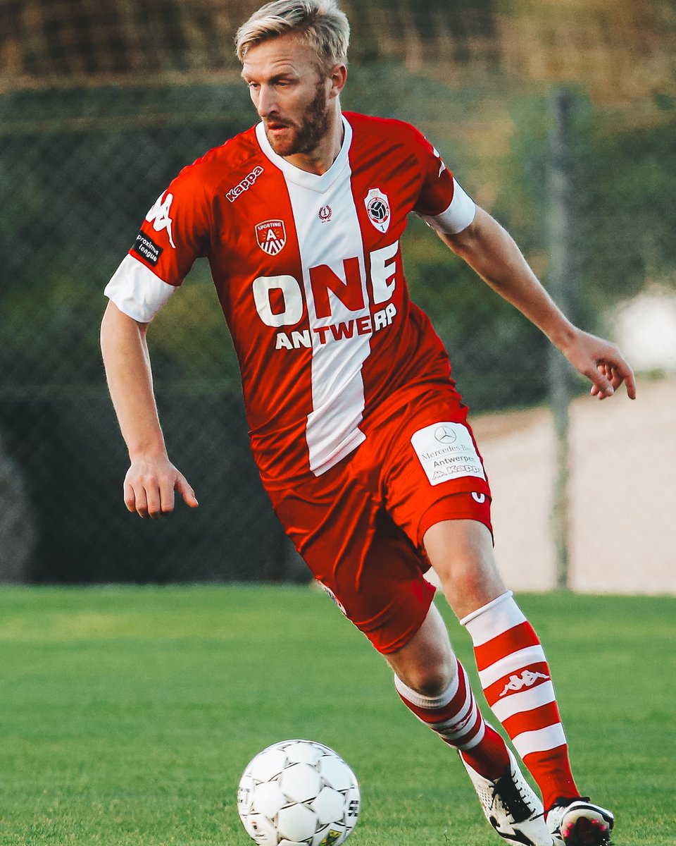 Samen met onze matchsponsor Bestkip zal legend Wim de Decker vanavond de aftrap geven op onze heilige grond! 😍🔴⚪