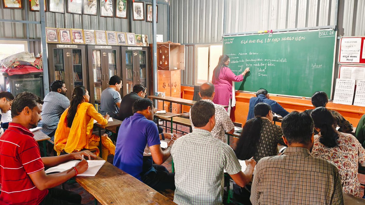 The Migration Story (@tmigrationstory) on Twitter photo Speaking the local language is a safety net for migrant workers in a linguistically-charged metropolis like Bengaluru, but learning it in a classroom is not an option for many, reports <a href="/ValleyofS/">Maitreyee Boruah</a>. Read here: themigrationstory.com/post/kannada-g… Speaking the local language is a safety net for migrant workers in a linguistically-charged metropolis like Bengaluru, but learning it in a classroom is not an option for many, reports <a href="/ValleyofS/">Maitreyee Boruah</a>. Read here: themigrationstory.com/post/kannada-g…