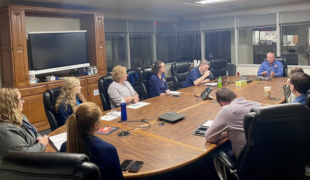MoSEMA_'s tweet image. Earlier this week, Director Remillard & some of our SEMA team members met with @MissouriPSC staff to discuss how disaster response & recovery efforts are coordinated when public utilities are severely impacted. It was also a great conversation about future planning & resiliency.