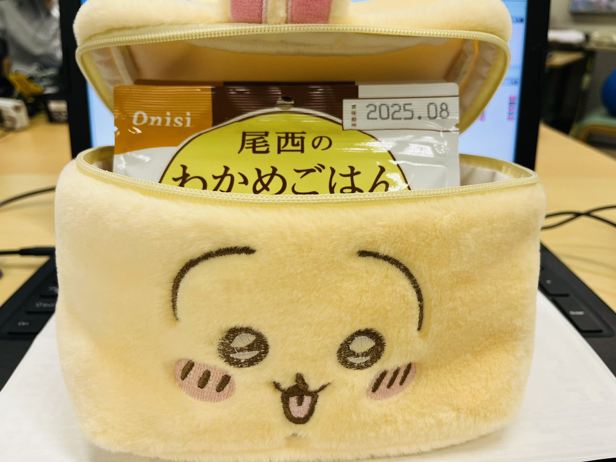 hagipyong's tweet image. 職場の納涼会🍺恒例のビンゴ大会は今年も大盛り上がり❗️
互助会委員のDr.が半年前から劇団四季のチケット予約したり、ディズニーペアチケットやギフト券、美容機器からお菓子、お肉まで✨
私もビンゴ⭐️からのくじ引きでコレ当てた🐇賞味期限近い非常食も配布されていて、持ち運びにベストサイズ🙆