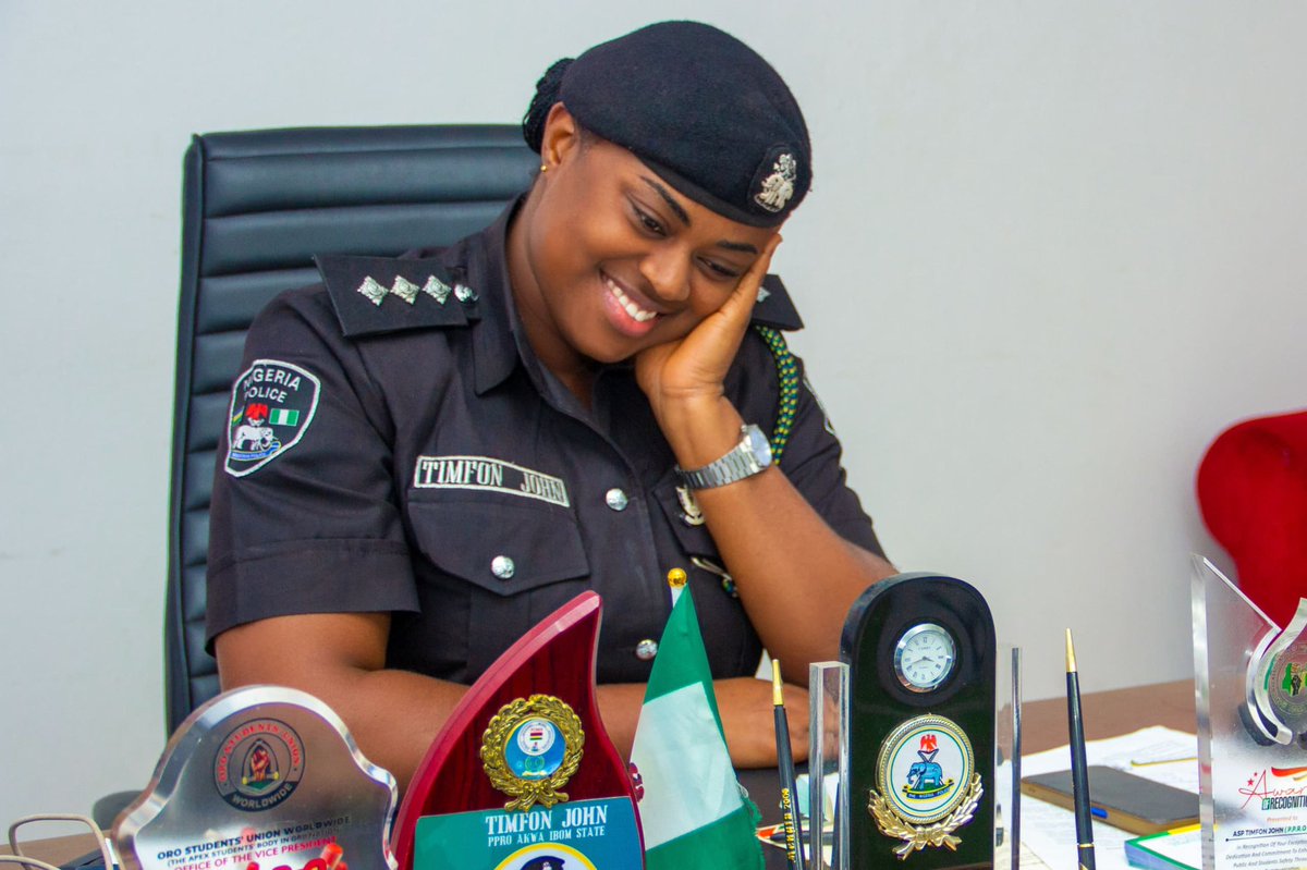 officerTimzy's tweet photo. Them: why do u choose to become a Police Officer?

Me: because is not just a Job but a calling.

Blessed weekend ahead. https://t.co/UPu5KponVR