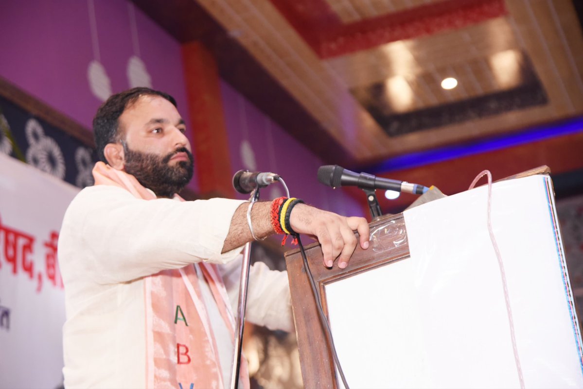 ABVPVoice's tweet image. जयपुर प्रांत के सुजानगढ़ जिले की अभाविप बीदासर नगर इकाई द्वारा "रानी लक्ष्मी बाई प्रतिभा सम्मान समारोह और सांस्कृतिक कार्यक्रम" का आयोजन किया गया, जिसमें 300 से अधिक छात्र-छात्राओं को सम्मानित किया गया।