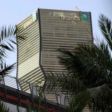 THEWOLFOFTASI's tweet image. 🔴فقدت #أرامكو من قيمتها السوقية أكثر من 3 تريليون ريال في أخر 3 سنوات 📉

بعد إغلاق سهم أرامكو يوم أمس عند مستويات الـ 24 ريال تصبح قيمتها السوقية 5.8 تريليون ريال..

في أغسطس 2022م كانت قيمة أرامكو السوقية 8.9 تريليون ريال وقتها السهم يتداول عند مستويات الـ 37 ريال..

سبب تراجع