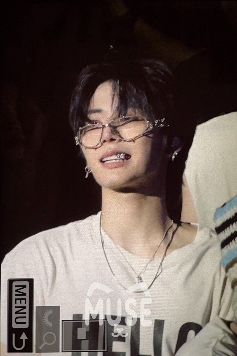 idkgong4z's tweet photo. taesan with grills r u kidding me https://t.co/0LQNR7Ge0y