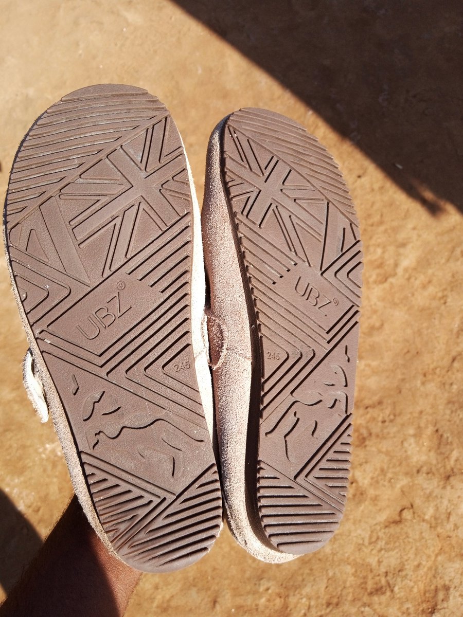 Withus265's tweet image. Clogs (Unisex)
Size 39
Going at 30k (Slightly negotiable)
0996019121\0881949125
Lilongwe (We send anywhere)
Please Retweet!