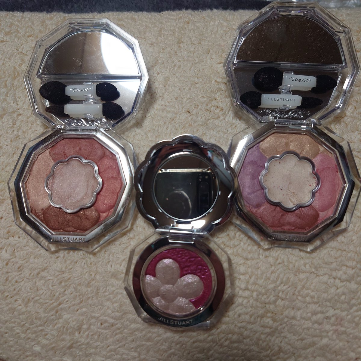 ジルスチュアートのアイシャドウ
使わないからメルカリに流す