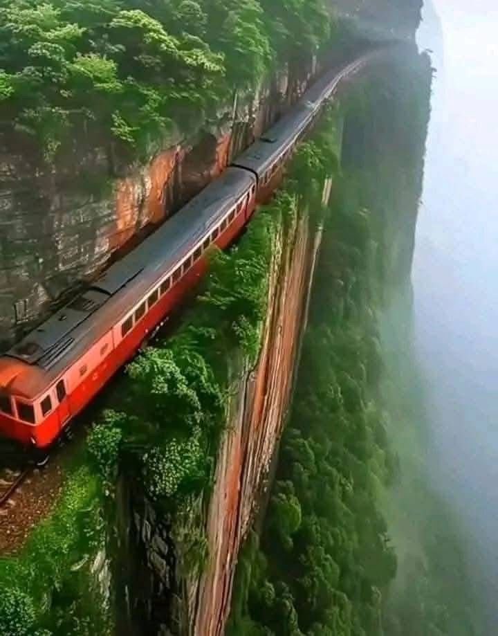 दुनिया का सबसे खतरनाक ट्रेन यात्रा...दो मिनट की ये पोस्ट रौंगटे खड़े कर देगी..अंत तक जरुर पढ़े🧵