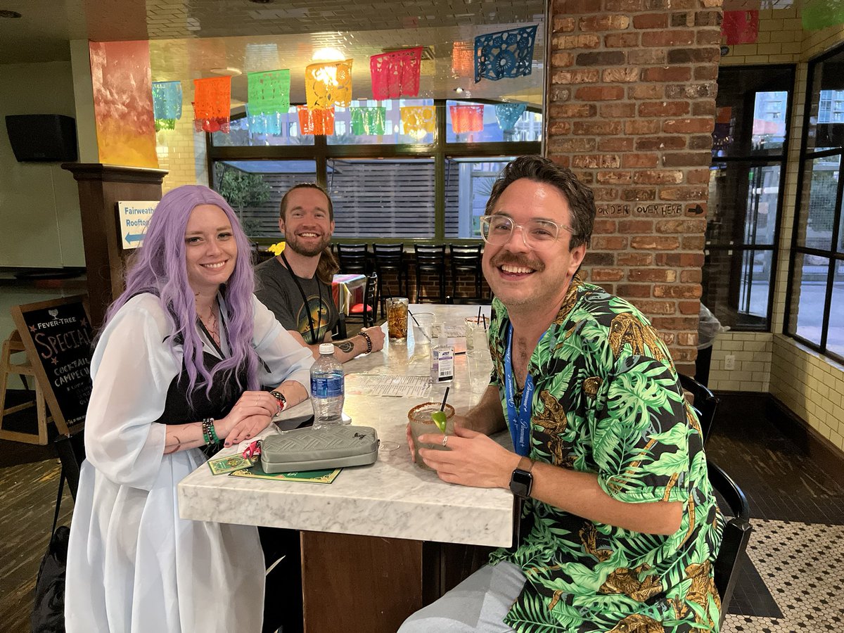 StevenRayMorris's tweet image. Jurassic squad has assembled @SamanthaJo28 @CalebComposed @JurassicOutpost @sjrpod 😎😎😎