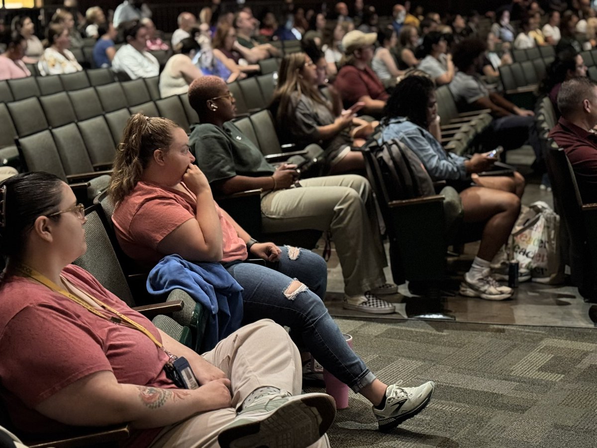 chambersjpc's tweet photo. @AleesiaLJohnson, #ThankYou for helping #TeamIPS kick off #IPSDistrictPD to launch the @IPSSchools #SchoolYear!
#Gratitude #IAmIPS #WatchUsWork #WatchUsLearn https://t.co/yEGGRFC2yk