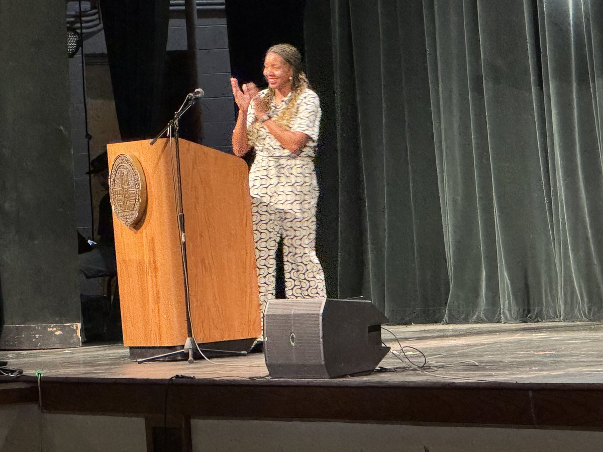 chambersjpc's tweet photo. @AleesiaLJohnson, #ThankYou for helping #TeamIPS kick off #IPSDistrictPD to launch the @IPSSchools #SchoolYear!
#Gratitude #IAmIPS #WatchUsWork #WatchUsLearn https://t.co/yEGGRFC2yk