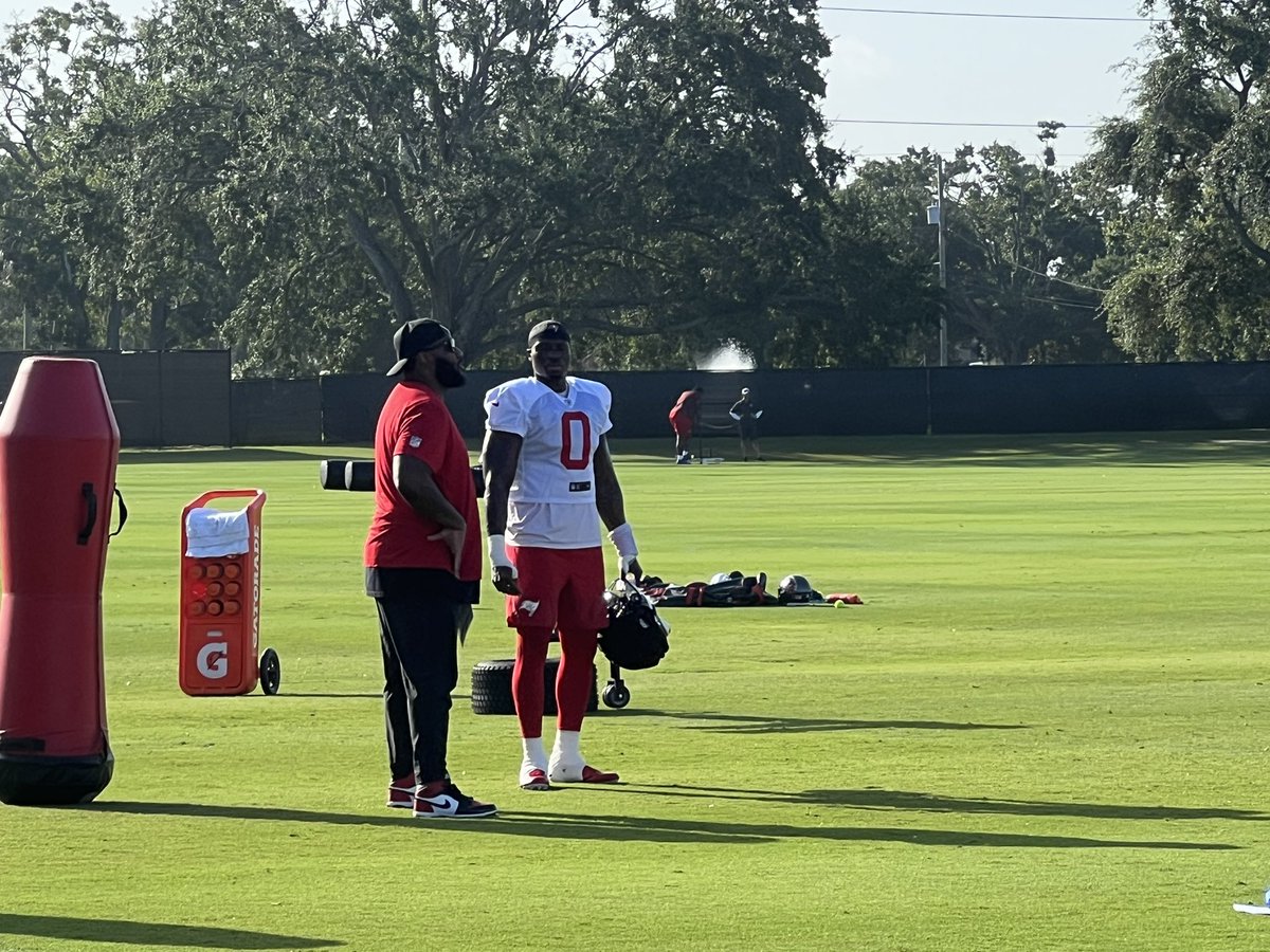 matty4_matera's tweet image. Hello from day 3 of #Bucs 2025 training camp featuring Yayaaaa Diabyyyyyy