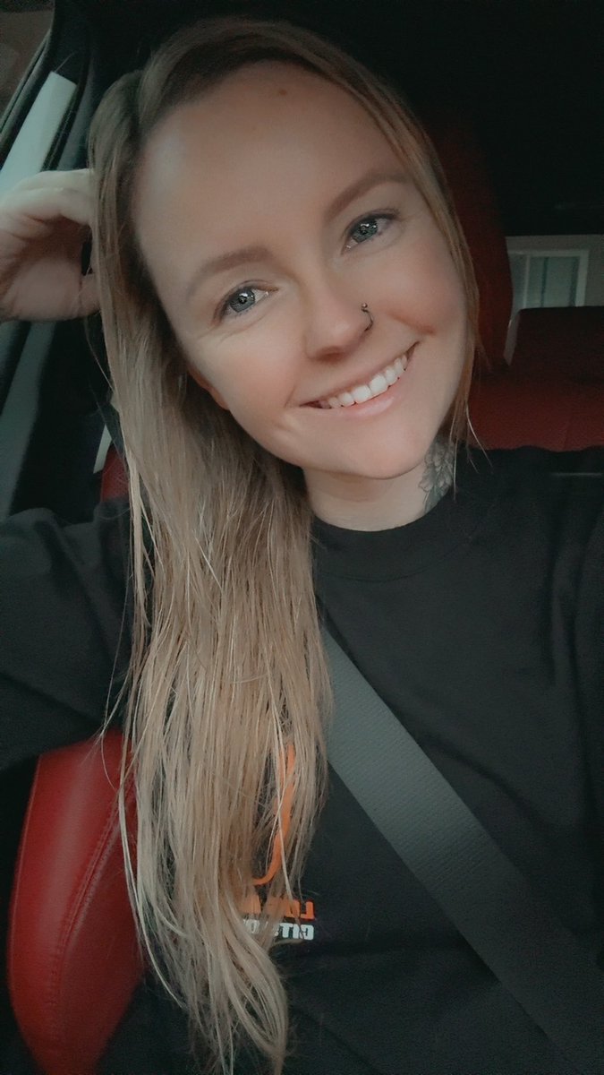 6amsunlight's tweet photo. Happy Friday 💜 https://t.co/OCy1A2zzqf