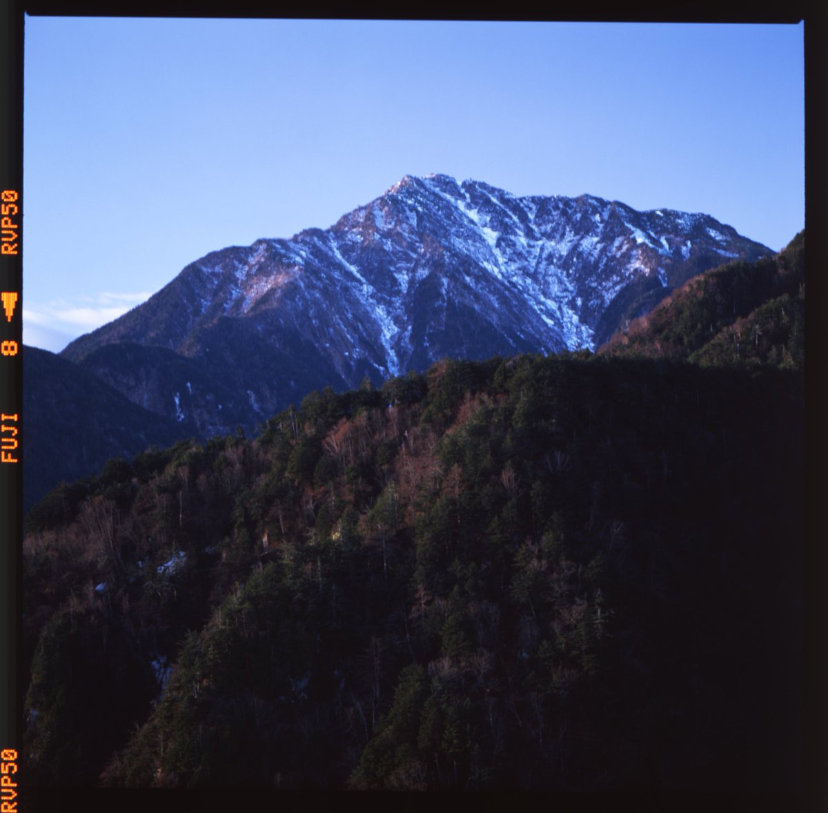 noroshi_fotos's tweet image. うっすらと、紅さすの朝の、駒ヶ岳(5・7・5)
Rolleiflex SL66SE
Carl Zeiss Sonnar 150mm f4
Velvia50
#中判フィルム