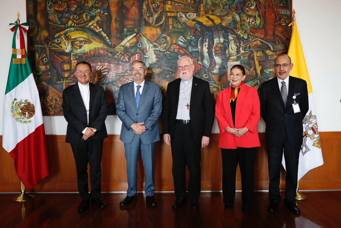 ludwigbarragan's tweet image. Mons. Paul Richard Gallagher, the Holy See´s foreign minister @TerzaLoggia, met with Mexico´s foreign secretary @SRE_mx in Mexico City.

#DiplomaciaMX.