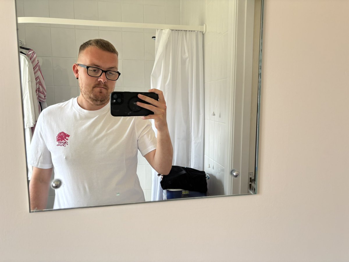 darren2595's tweet photo. My first 2 @SyndicateOG summer vibes T-shirts have arrived love them this design is so good hit a home run with this one @Syndicate @alicecassell https://t.co/NfOl8QwVO1