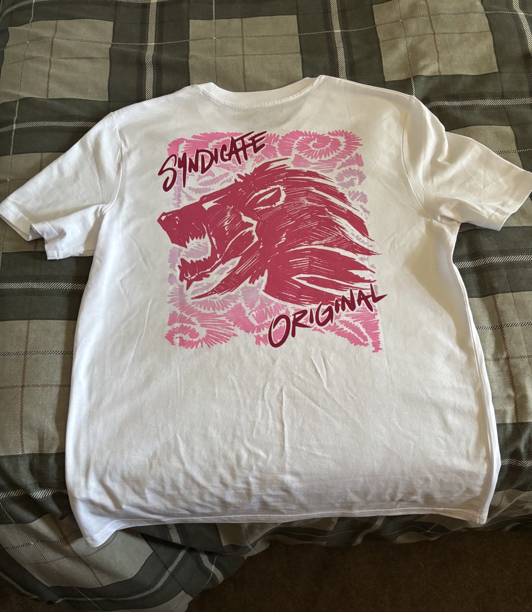 darren2595's tweet photo. My first 2 @SyndicateOG summer vibes T-shirts have arrived love them this design is so good hit a home run with this one @Syndicate @alicecassell https://t.co/NfOl8QwVO1