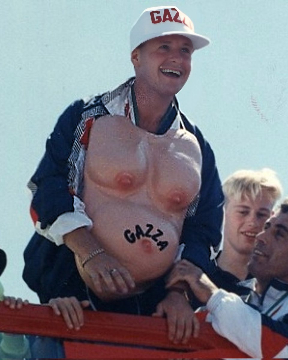 OswaldsBar's tweet image. 😂 If anyone turns up like this tomorrow to our Gazza day then all your drinks are on us 🤝
Rangers v Middlesbrough lets celebrate the one and only Paul Gascoigne..a true icon for both clubs. 💙❤️
👕 Wear one of Gazza’s iconic Rangers shirts and we’ll give you a FREE SHOT to…