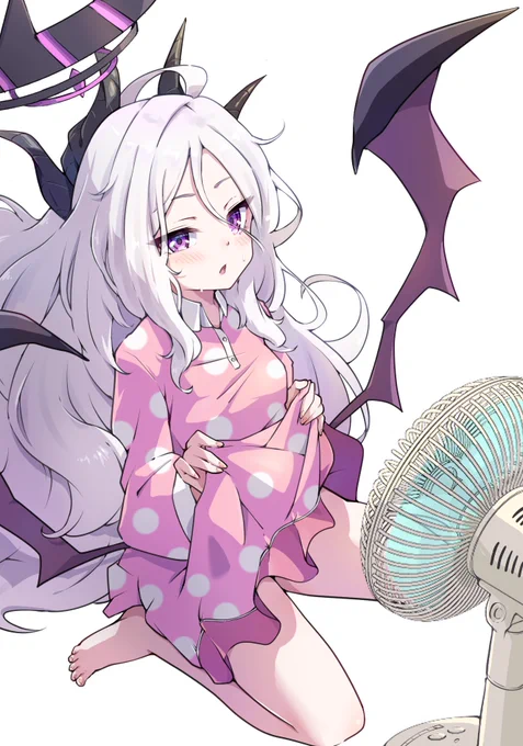 扇風機にあたるヒナ委員長 (背景なし) #ブルアカ