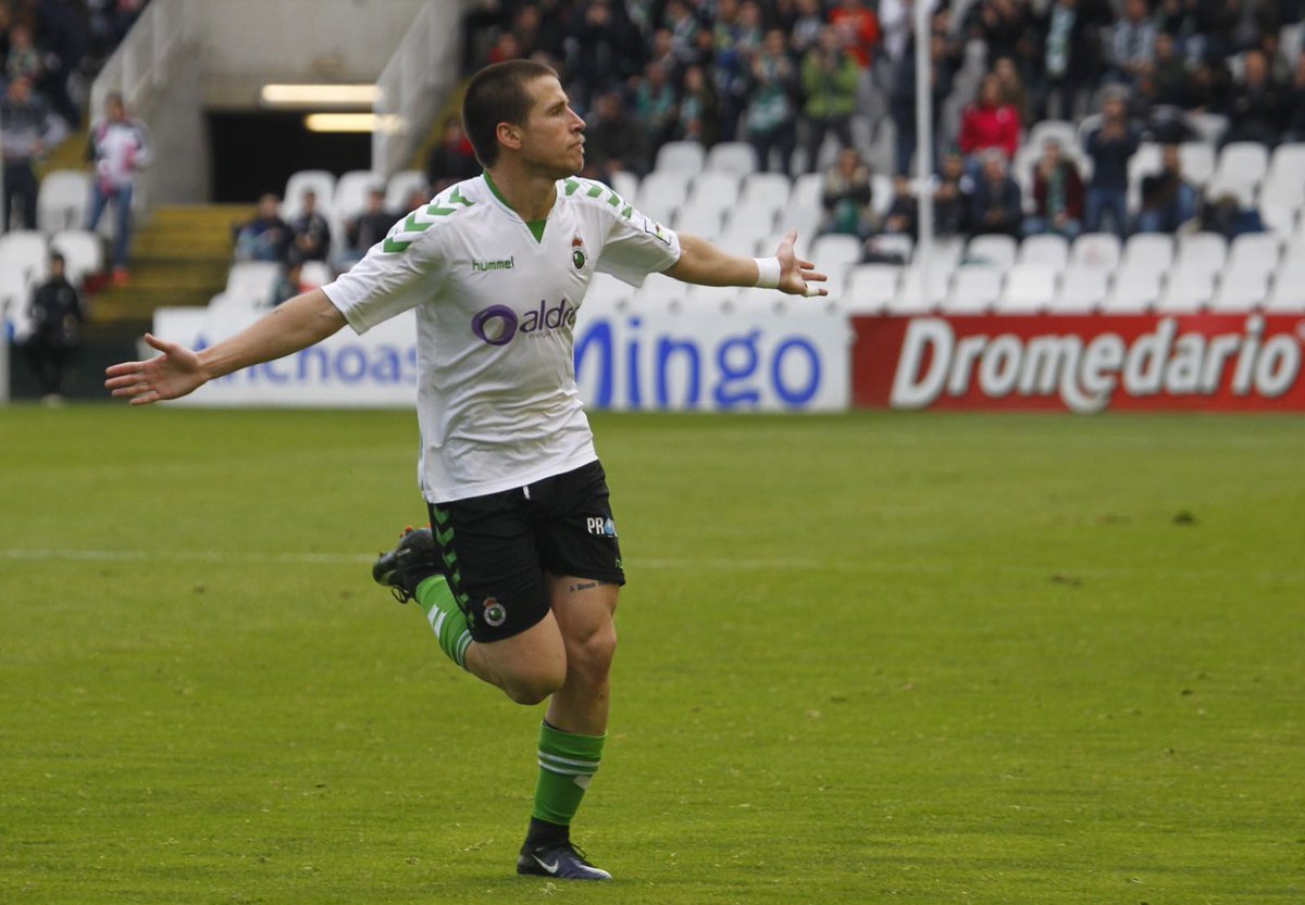 RMUJournal's tweet photo. ⚖️ LA LEY DEL EX – Día 20
👤 Dani Aquino
📆 Real Murcia (2006‑2007 y 2018‑2019): debut con 16 años, luego volvió para 17 pj y 8 goles
🔄Este año líder goleador en AD Ceuta (1ª RFEF), con 10 goles esta temporada
📋Este año fichaje del UCAM
#LaLeyDelEx #RealMurcia #DaniAquino https://t.co/lTNminvm0j