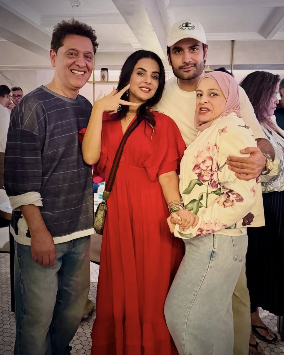 naaazzz31's tweet image. Together, they create such positive energy. A testament to strong friendships and loving bonds ❤️❤️❤️
#VivianDsena #VDians