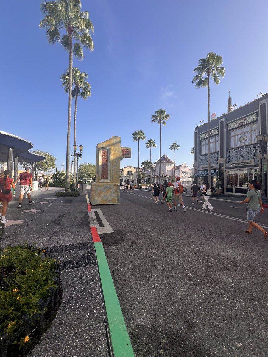 HHNstagram's tweet image. larger pillar added closer to Central Park for masquerade. @HorrorNightsORL