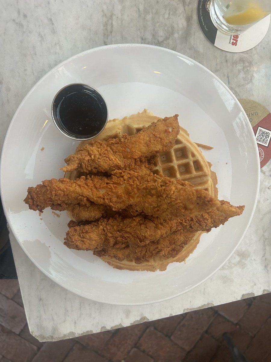 Doug_E_B's tweet image. Well Arizona, it was real…
Got to see an Army brother I haven’t seen in over 20 years; Checked out the Pat Tillman statue and snagged a shirt; Added some killer eats to the #DiningWithDoug world
✌🏻 out
#Arizona #phx #Tucson #PatTillman #Cardinals #ASU #Hero #Foodie #foodporn