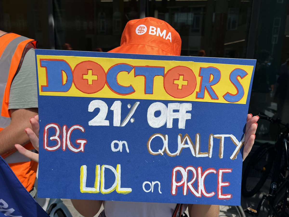 NicholasPitto's tweet image. No doctor working today is worth 21% less than in 2008.
A first year doctor working through the night to give life saving treatment to all our loved ones is worth more than £18.62/hour
All we are asking is they are paid £22.67/ hour.
It’s a bargain
@LidlGB @wesstreeting