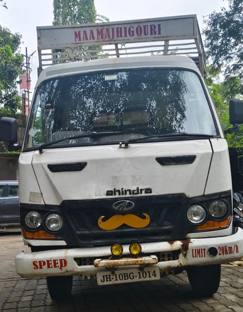 दि0 24-25.07.25की रात्रि को प्राप्त गुप्त सुचना के आधार पर कार्रवाई करते हुए थाना प्रभारी चंद्रपुरा द्वारा पिपराडीह रेलवे फाटक के पास जंगल से एक मिनीट्रक रजि०सं०-1014 पर लोड 3.5 क्विंटल चोरी के लोहा एवं कटिंग में प्रयुक्त ऑक्सीजन सिलेंडर के साथ 03 अभियुक्तों को गिरफ्तार किया गयाI