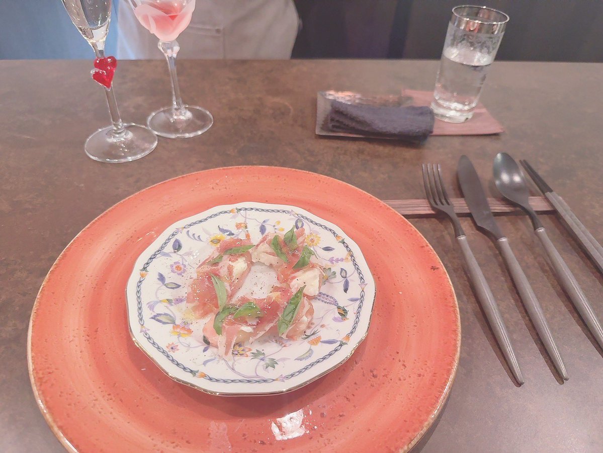 shinpeiSSR's tweet image. めっちゃ美味しそうな料理食べてるでしょ😋🍴