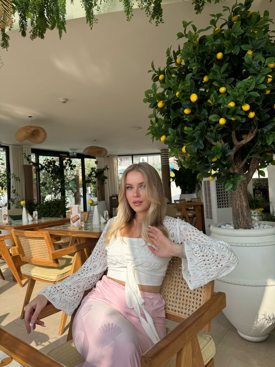 alexacrypto_'s tweet image. #Crypto girl doesn’t care about your zodiac sign —
she cares if you know how to bridge assets.