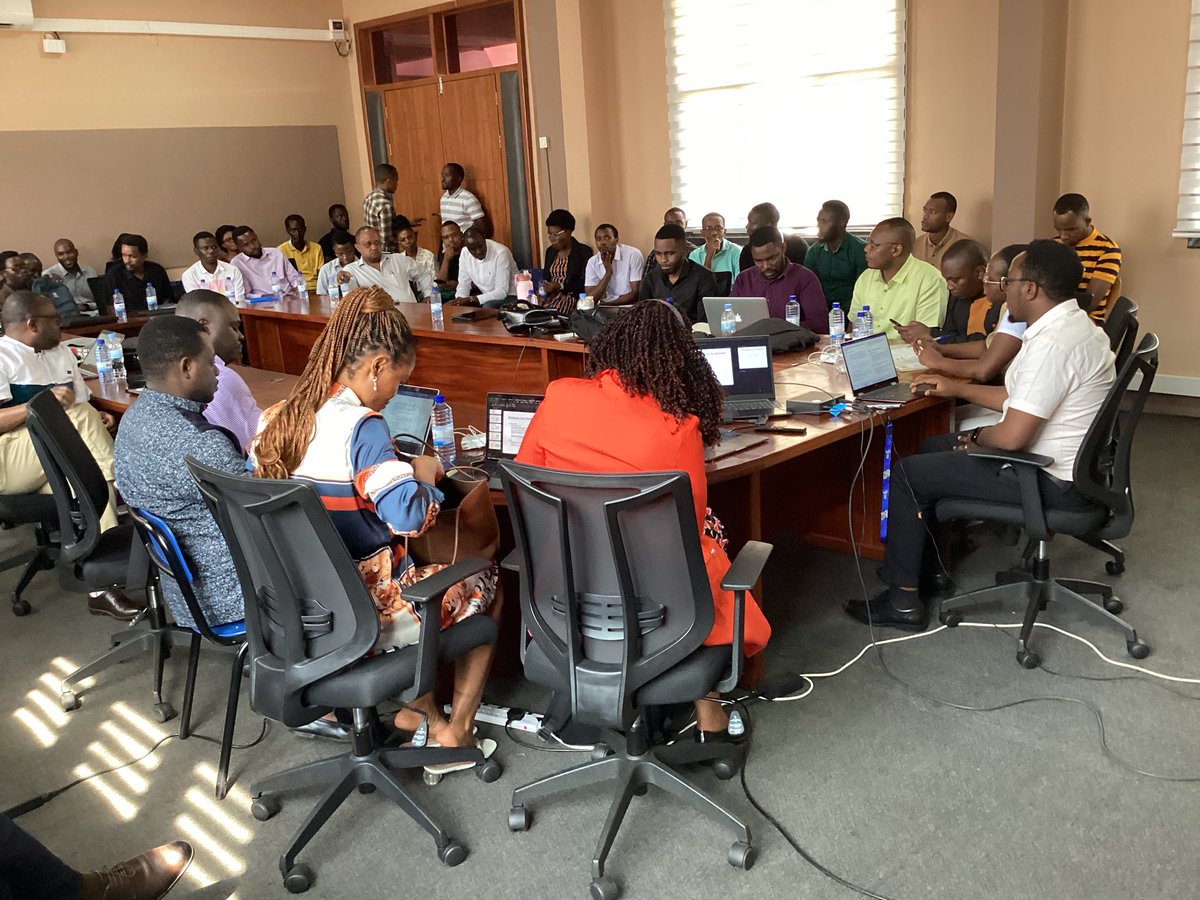 GSU_Rwanda's tweet photo. Happening 📌
A journal club for students in the #department of #PlasticandReconstructiveSurgery at @Uni_Rwanda in the college of @UCmhs organized by @GSU_Rwanda @NIHR_GSU @ughe_org @HospitalChuk @Fostino21 @ijea2000 https://t.co/6yY9B9TzIx