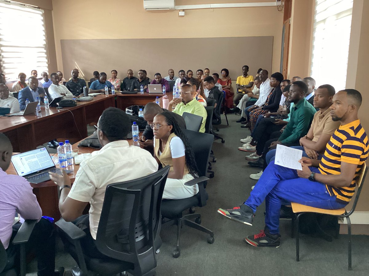GSU_Rwanda's tweet photo. Happening 📌
A journal club for students in the #department of #PlasticandReconstructiveSurgery at @Uni_Rwanda in the college of @UCmhs organized by @GSU_Rwanda @NIHR_GSU @ughe_org @HospitalChuk @Fostino21 @ijea2000 https://t.co/6yY9B9TzIx