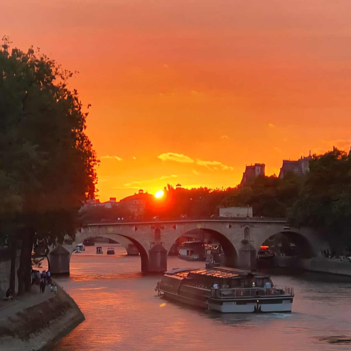 VIParis's tweet image. Happy Friday and bon week-end à tous! #Paris #Sunset #FridayVibes #Travel #Relax #France #Architecture #Parisjetaime 📸 Ryan Paras 🧡🧡