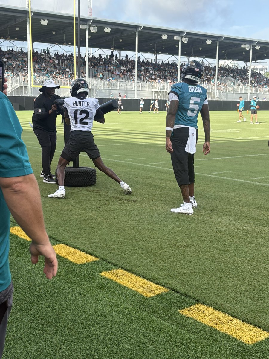 TayDoll1010xl's tweet image. Travis Hunter in white today, so defensive day!