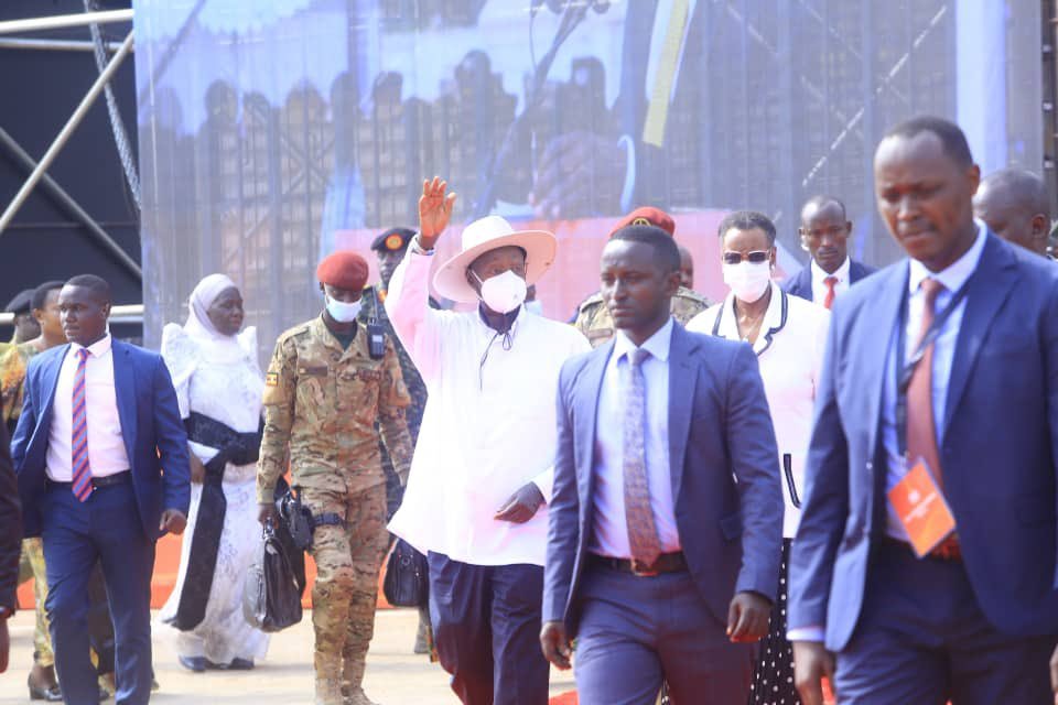 ShanLoveN's tweet image. President Yoweri Museveni and the First Lady Mama,
@JanetMuseveni arriving at Kololo Ceremonial Grounds for the official launch of #CHAN2024 .