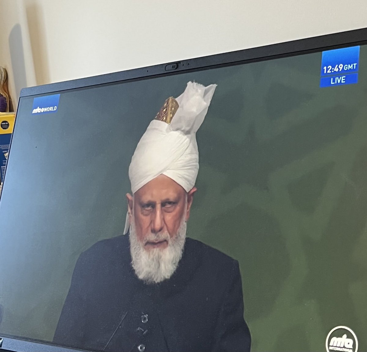 moongirl345's tweet image. Remember Allah at all times! Said beloved Huzur!
“ zikrey khuda pe zor dey 
Zulmatey dil mitaaey ja”
ذکرِ خُدا پہ زور دے 
ظلمتِ دل مٹائے جا!❤️❤️🙏🏻
#fridaysermon
#jalsauk25