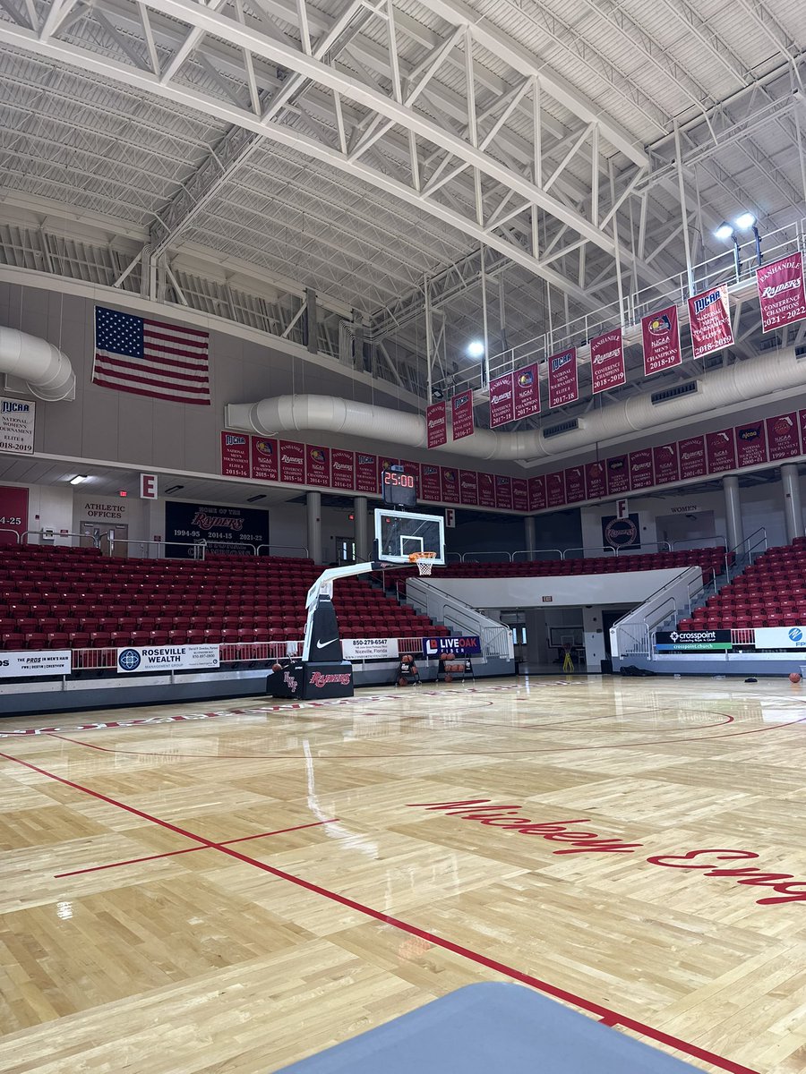 Coach_Creamer's tweet image. Friday! 🖤♥️