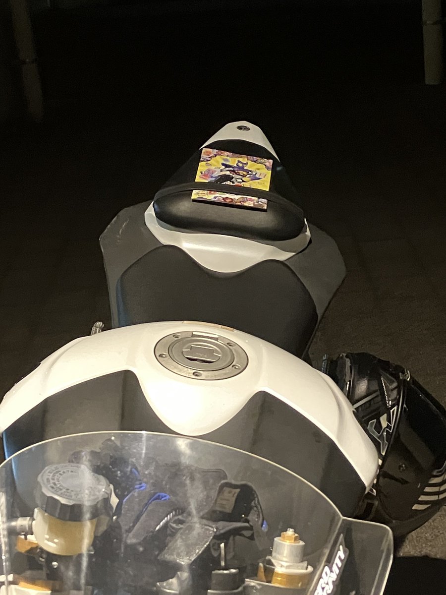 markun123913's tweet image. また入場特典これで持って帰る男
最近入場特典そこそこデカくね？？