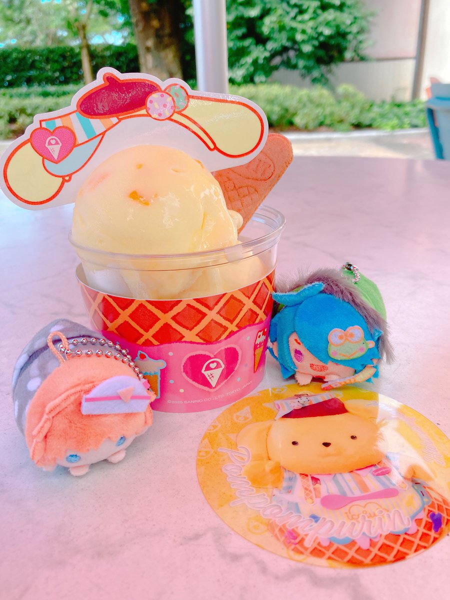 uroobo_a's tweet image. 夏ーモニーランドたのしかったね🍨💙💛