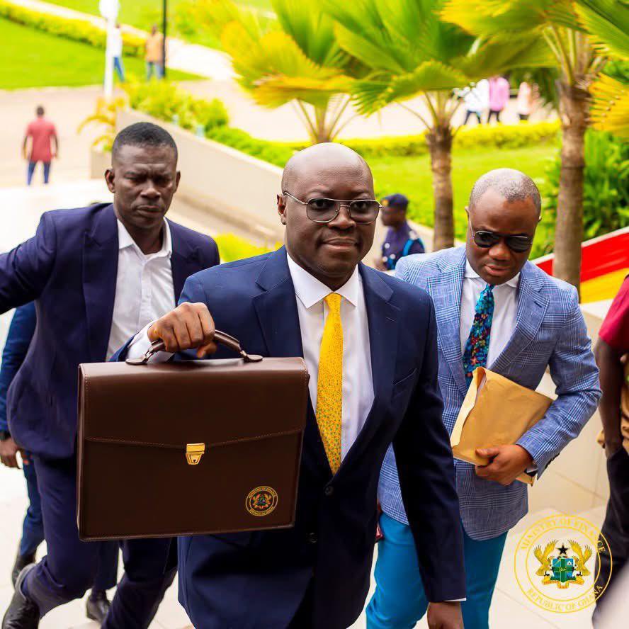 dumevi_promise's tweet image. It’s been 24 hours since the finance minister has delivered the #2025MidYearBudgetReview . I am still waiting for the opposition to challenge or start a debate about the facts.