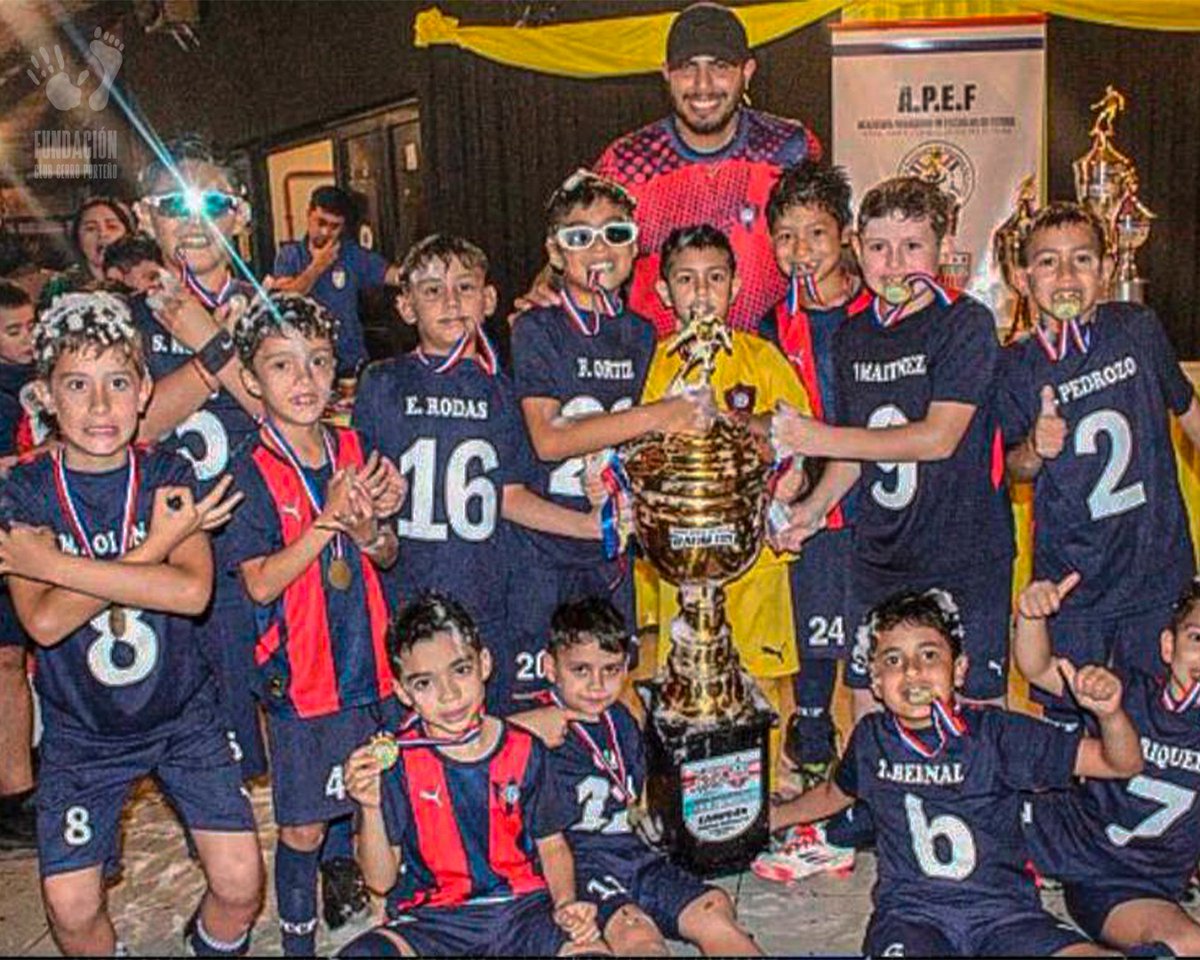 FCCPoficial's tweet photo. ¡Los títulos de nuestros cicloncitos en el primer semestre del 2025! 🌪️

🥇 Cerro Porteño Ypané conquistó el Torneo Academia en la categoría 2012 y el Torneo Estrellitas en la categoría baby (2017). https://t.co/wVFCj2Jrdh