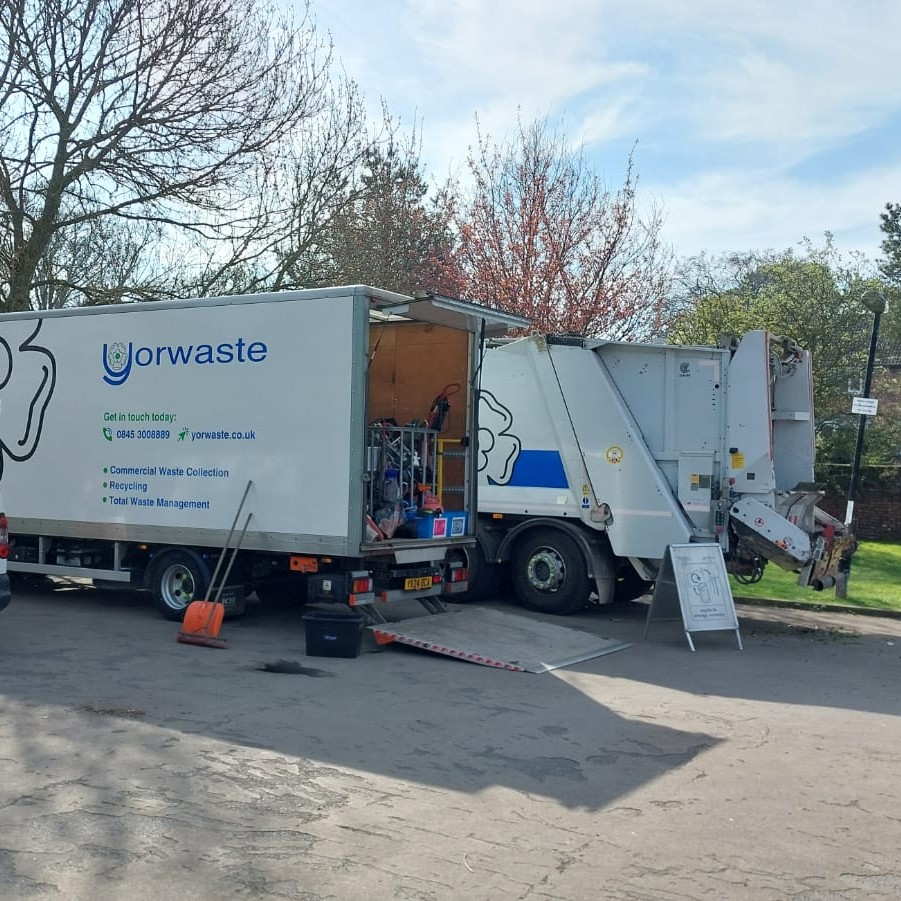 northyorksc's tweet image. Our mobile household waste recycling centre is in #PateleyBridge tomorrow.
It will be at Bewerley Park, Pateley Bridge, HG3 5BD from 9am until 1pm.
See what items we accept at: northyorks.gov.uk/bins-recycling…