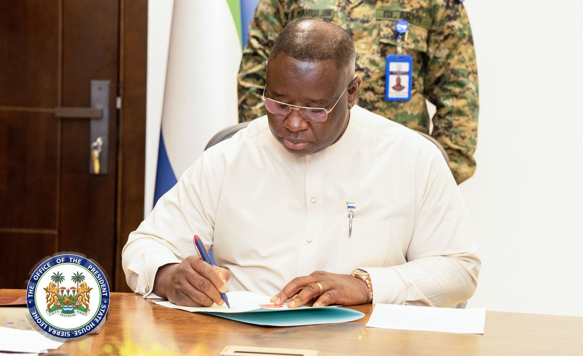 julius_maadabio's tweet image. The Deputy Minister of Communication, Technology, and Innovation, Paul Hinga Tucker, along with the Deputy Minister of Internal Affairs, David Fortune, have officially taken their oaths of office.
I look forward to supporting you both as you leverage your experience to advance…