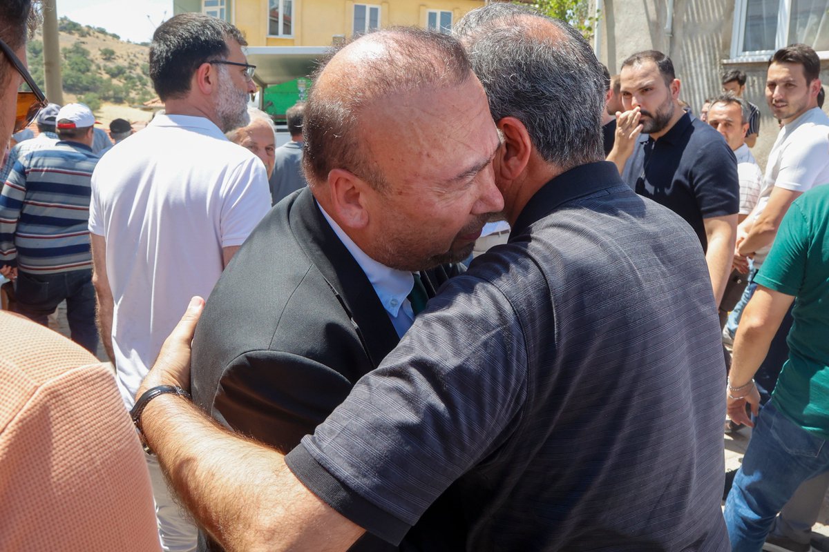 usakbld's tweet image. Belediye Başkanımız Sayın Özkan Yalım, Ak Parti Uşak Milletvekili Sayın İsmail Güneş’in Annesi Rabia Güneş’in cenaze törenine katıldı.

Başkanımız merhumeye Allah’tan rahmet, yakınlarına başsağlığı ve sabırlar diledi.
