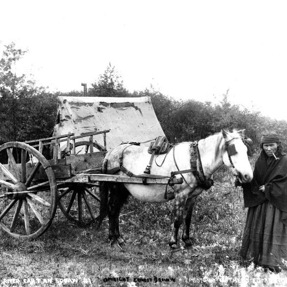 The Red River Cart was an impressive mode of transportation.
Developed by the Metis, it could haul 450kg loads, float across rivers and streams, and didn't contain a single piece of iron. 
That versatility led to the decline of the York Boat.
This is the story.

🧵 1/10