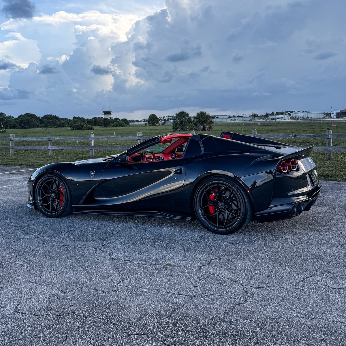 KFLETCH___'s tweet image. GM everyone. It’s Friday and I’m on the outskirts of Boca Raton. Novitec Ferrari 812 GTS. Nothing to complain about. Pure RWD, V12 madness. Cheers! 🍻