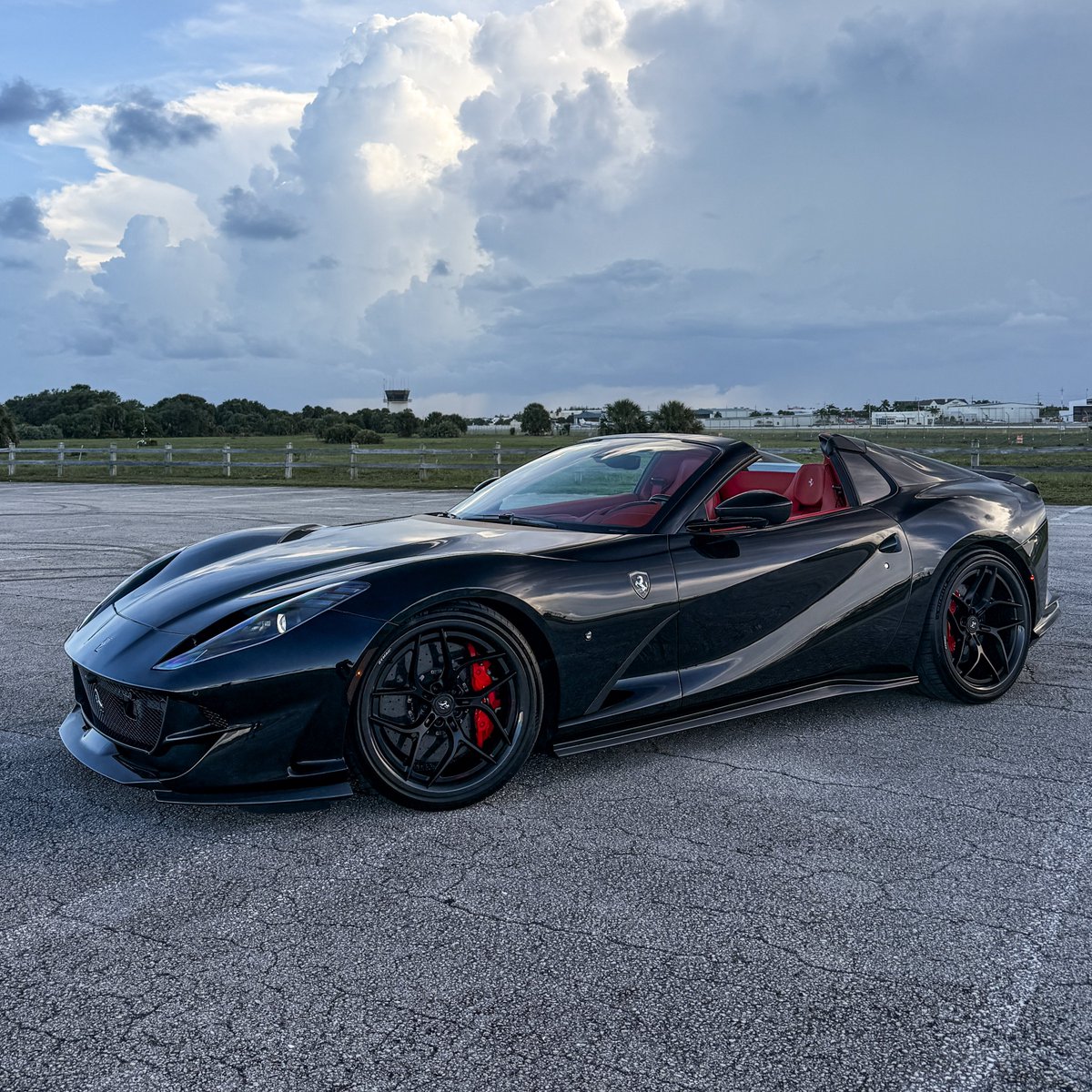KFLETCH___'s tweet image. GM everyone. It’s Friday and I’m on the outskirts of Boca Raton. Novitec Ferrari 812 GTS. Nothing to complain about. Pure RWD, V12 madness. Cheers! 🍻