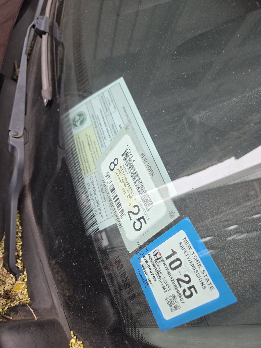 placardabuse's tweet image. This @NYCSanitation placard is not valid for on-street use.
That fact is prominently written right across the top of the placard.
That's why the #PlacardPerp hid that part.
You can still read "OFF-STREET PARKING ID" in a second location, though.
#PlacardCorruption