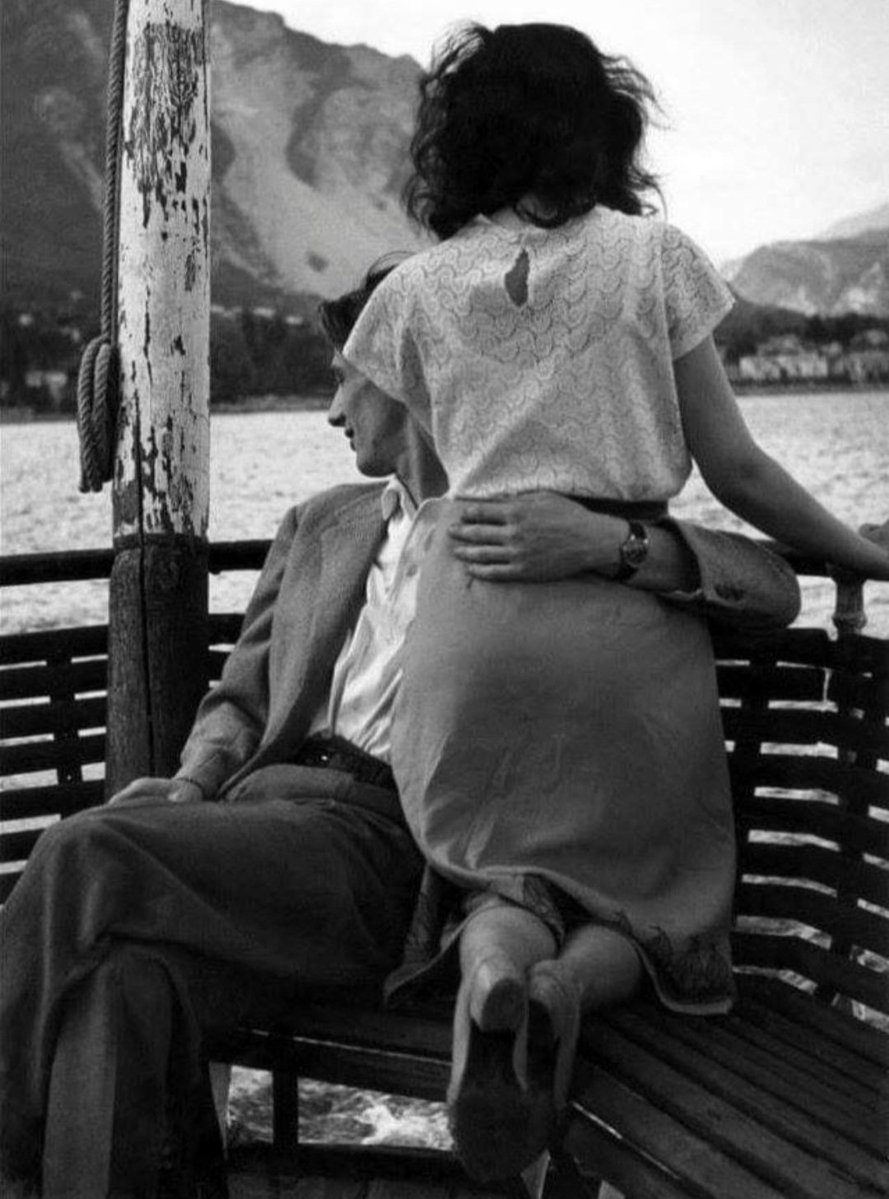 MeglioBello's tweet image. L'amore,
quando è vero,
è sempre
silenzioso,
quasi
impercettibile... come respirare.