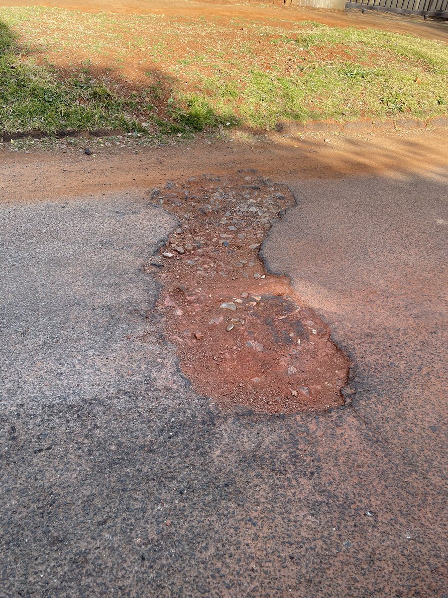 vaidmuh's tweet photo. @MyJRA pothole on Sydney Carter Street, nearest corner 5th Avenue Franklin Roosevelt Park. https://t.co/dXGKf0JfPI